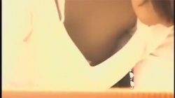 【乳首ポロリ盗撮動画】美乳から姿を現す先っちょ程エロい隠し撮りは無い！よくぞ映せたと褒めたくなる神動画！の画像