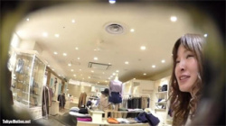 【店員逆さ撮り盗撮動画】美人顔の女性スタッフのカラフル下着が美尻に食い込んで股間モッコリでエッチ過ぎる件！の画像