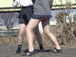 パンチラ上等！？学校の制服でダンスの練習をする無邪気な女子校生を盗撮の画像