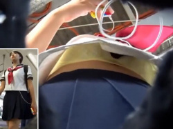 セーラー服JKの巨乳を下から盗撮した胸チラ動画がエロすぎｗの画像