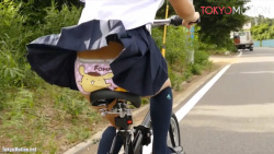 素人JKが自転車パンチラで可愛いキャラパン丸見え動画の画像