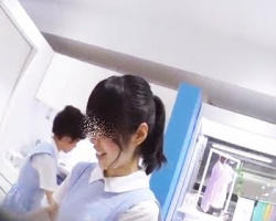 ☆逆さHERO☆童顔ショップ店員さんの清潔感溢れる純白Pを逆さ撮りの画像