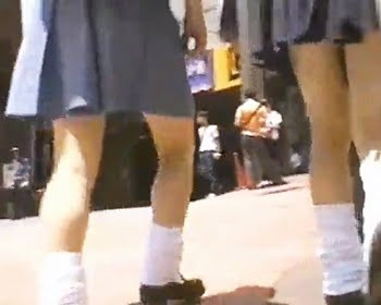 友達と放課後街ブラする女子校生たちをストーキング隠撮の画像