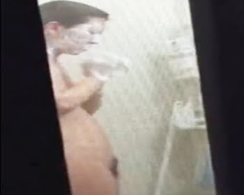 民家風呂覗き　浴室窓から洗顔中の女性を隠し撮りの画像