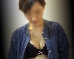 健康診断隠撮　20歳巨乳学生の着替えの画像