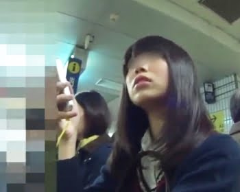 長●ねる似の女子校生を追跡隠し撮りの画像