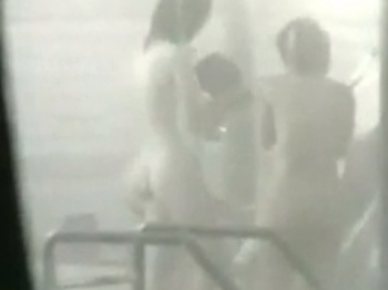 《風呂動画》合宿風呂に来ていた少女たちの裸体を曇りガラス越しに隠し撮り盗撮の画像