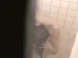 《風呂動画》入浴中の女性がいる民家風呂を隠し撮り盗撮の画像
