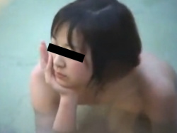 《風呂動画》綺麗なお姉さんが集まる露天風呂を隠し撮り盗撮の画像