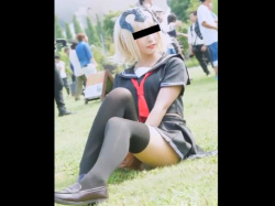 《パンチラ動画》ビジュアル最高なコスプレイヤーのスカート内を隠し撮り盗撮の画像