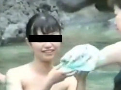 《風呂動画》露天風呂で見つけた色白お姉さんを隠し撮り盗撮の画像