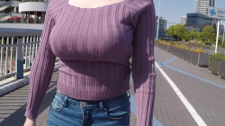 スレンダー素人の着衣巨乳を街角盗撮した画像#038;動画まとめの画像