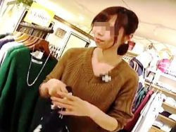 【盗撮】ショッピングモールで働く店員さんは一度や二度は撮り師にパンチラ撮られてる件♪の画像