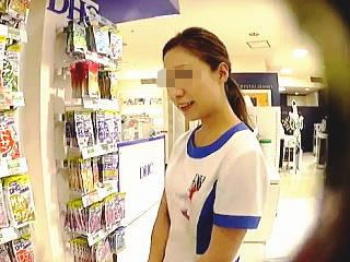 【盗撮動画】パンチラサプリで癒してくれる有名ショップの例の制服着た美人な店員さん♪の画像
