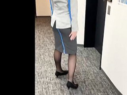 【盗撮動画】航空会社の制服に身を包んだＣＡさんの黒パンストや黒ガーター越しに見た絶景のエロパンティ♪の画像