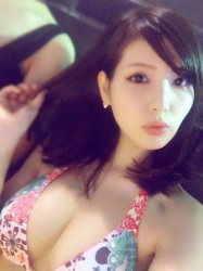 【水着盗撮画像】SNS女子達のエロいナイトプール胸チラ１１０枚の画像