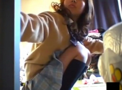 《盗撮動画》学校終わりの美少女JKちゃん、放課後のお楽しみオナニーを変態弟に隠し撮られてしまうの画像