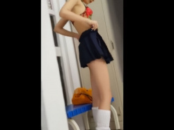 《盗撮動画》激カワ美少女JKの着替え盗撮に成功してしまった。震えが止まらないんだが...ｗの画像