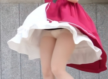 《盗撮動画》即削除！例の美少女アイドルの履き忘れパンチラ動画、某サイトに再流出してしまう・・・の画像