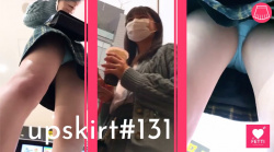 【upskirt#131】美脚女の子の逆さ撮り！チェック柄ミニスカから覗く水色Pの画像