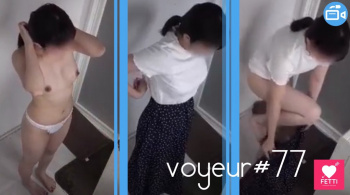 【voyeur#77】お姉さんの脱衣所での着替えシーン隠し撮りの画像