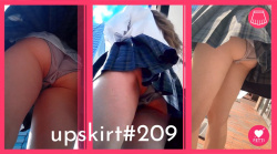 【upskirt#209】ルーズソックスを履くギャル系JKのプリケツとサテングレーPの画像