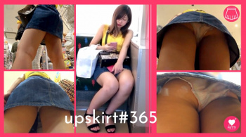 【upskirt#365】デニムミニスカートの女の子の対面盗撮と逆さ撮りの画像