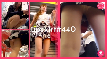 【upskirt#440】街行くお姉さん8人のエッチな太ももとP逆さ撮りの画像