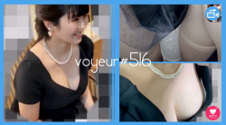 【voyeur#516】結婚式の受付をやっていた巨乳な女の子の胸チラとパンチラの画像