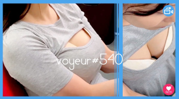 【voyeur#540】巨乳OLが仕事に集中している間に胸チラ盗撮の画像