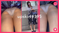 【upskirt#595】清楚系若奥様のロングスカートの中を逆さ撮りの画像