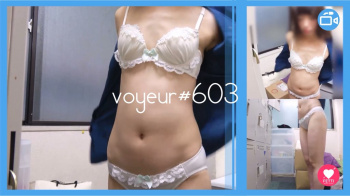 【voyeur#603】バイトの女の子が更衣室での着替えを盗撮されてしまうの画像