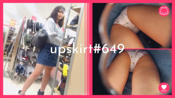 【upskirt#649】デニムミニスカ女子の花柄Pと美脚逆さ撮りの画像