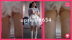 【upskirt#654】中華系ゴスロリ美少女の白柄P逆さ撮りの画像