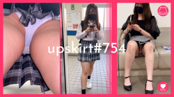 【upskirt#754】芸能人並みに可愛いJKちゃんのエレベーター内逆さと私服対面の画像
