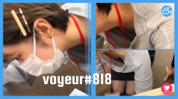 【voyeur#818】ショートカットの若いOLさんが仕事中に胸チラ盗撮されてしまうの画像