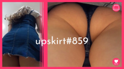 【upskirt#859】デニムミニスカお姉さんのムチムチプリケツと黒P逆さ撮りの画像