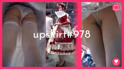 【upskirt#978】海外イベントで可愛い女の子のプリケツとP逆さ撮りの画像