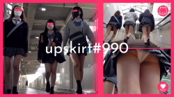【upskirt#990】ミニスカ美少女JK3人組の白Pとエッチなプリケツの画像