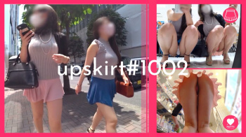 【upskirt#1002】爆乳お姉さん2人のムチムチTバック逆さ撮りの画像