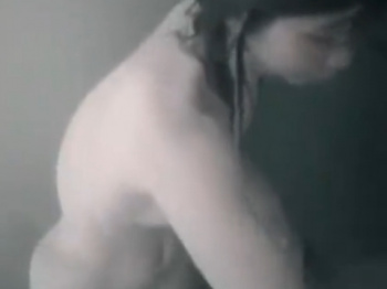 盗撮動画ギャラリー：海の家シャワー室でマン毛ボーボーなお姉さんの画像