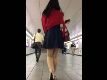 【盗撮】キュッと細く引き締まった腰回りのくびれ美女を駅ビル内でストーカーしながら食い込みパンチラ攻略ｗｗｗの画像