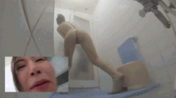 入浴中のドアをこじ開けて姉に性欲処理をさせる家庭内レイプの画像