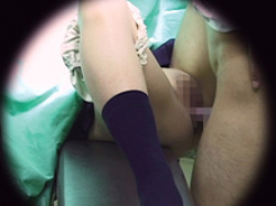 女性患者にセクハラ診察を行う産婦人科医師の盗撮エロ画像の画像
