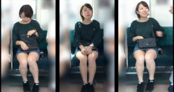 正面に座ったデニムミスカートを履いたお姉さんの微妙な縦じまパンティを隠し撮りの画像