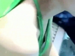 【盗撮動画】レジャープールでビキニママの乳首GET！妙に生々しい胸チラ動画が投稿されてしまうの画像