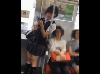 【盗撮動画】正統派美少女から生意気ギャルまで。制服娘達を撮りまくったパンチラ動画が危険すぎると話題の画像