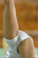 食い込んだレオタードの股間を盗撮されてしまう女子体操選手のエロス画像！の画像