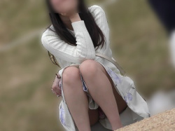 ミニスカでお花見に参加した僕の彼女のパンチラが男達のズリネタに・・・の画像