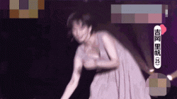 人気女優の吉岡里帆がランウェイで胸ちらしてるセクシーGIFｗｗｗの画像